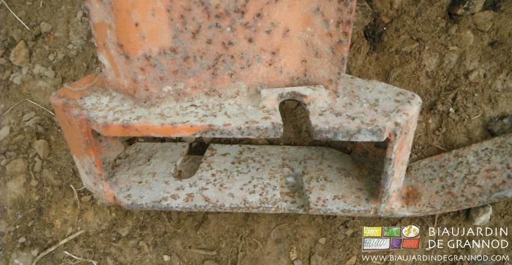 photo de la pîèce centrale de la houe train de bêches