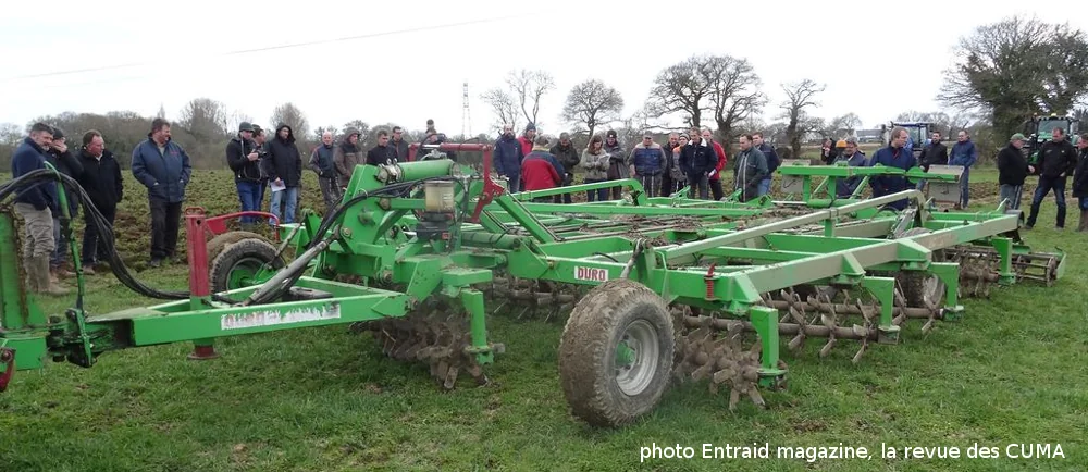 photo du Duro, gigantesque train de bêches moderne inspiré de la houe tradi