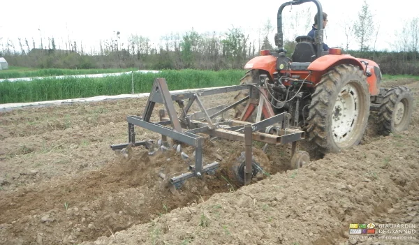 photo du bogie bêches monté sur cultibutte au travail