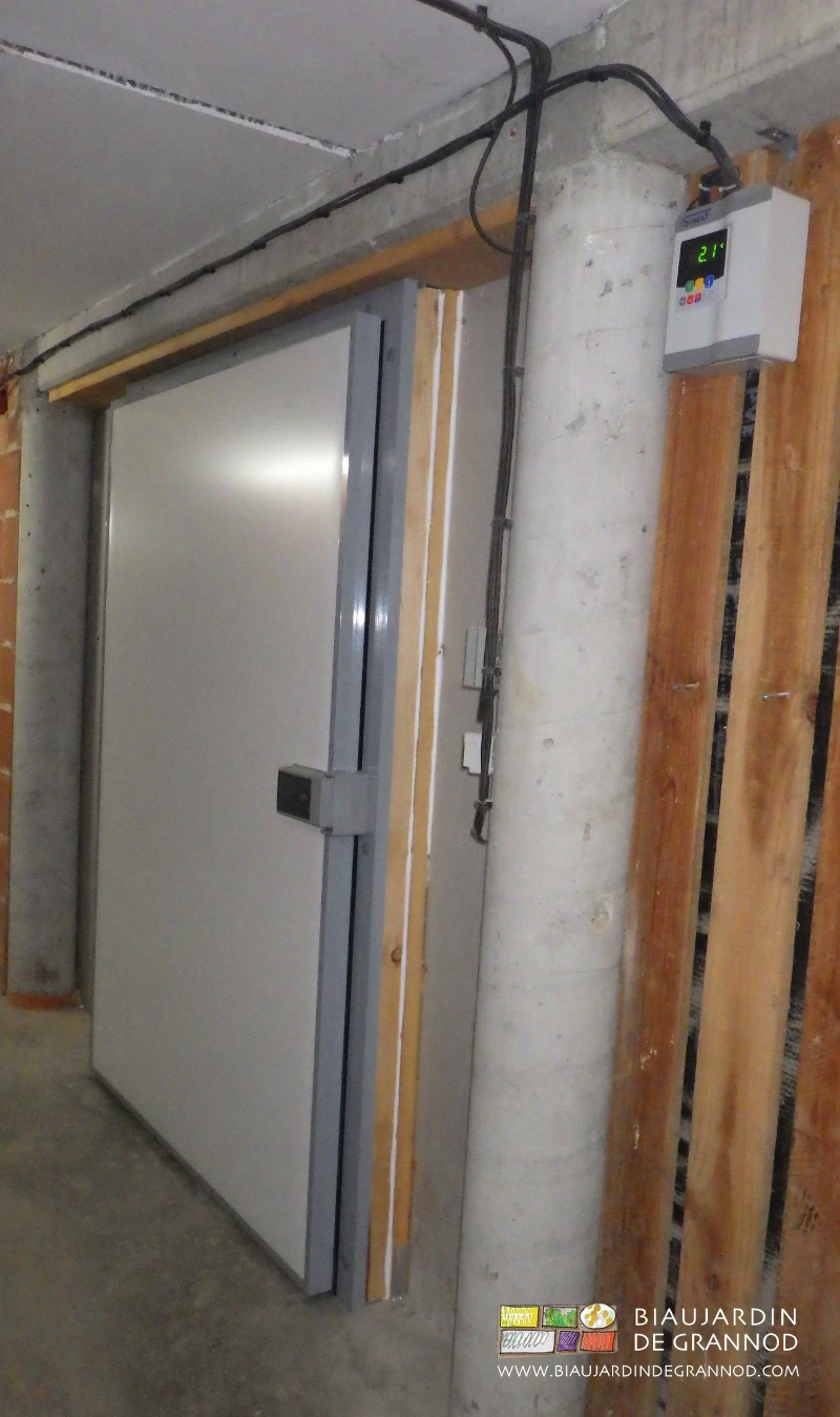 photo de la nouvelle porte assez large pour le confort de passage avec le gerbeur