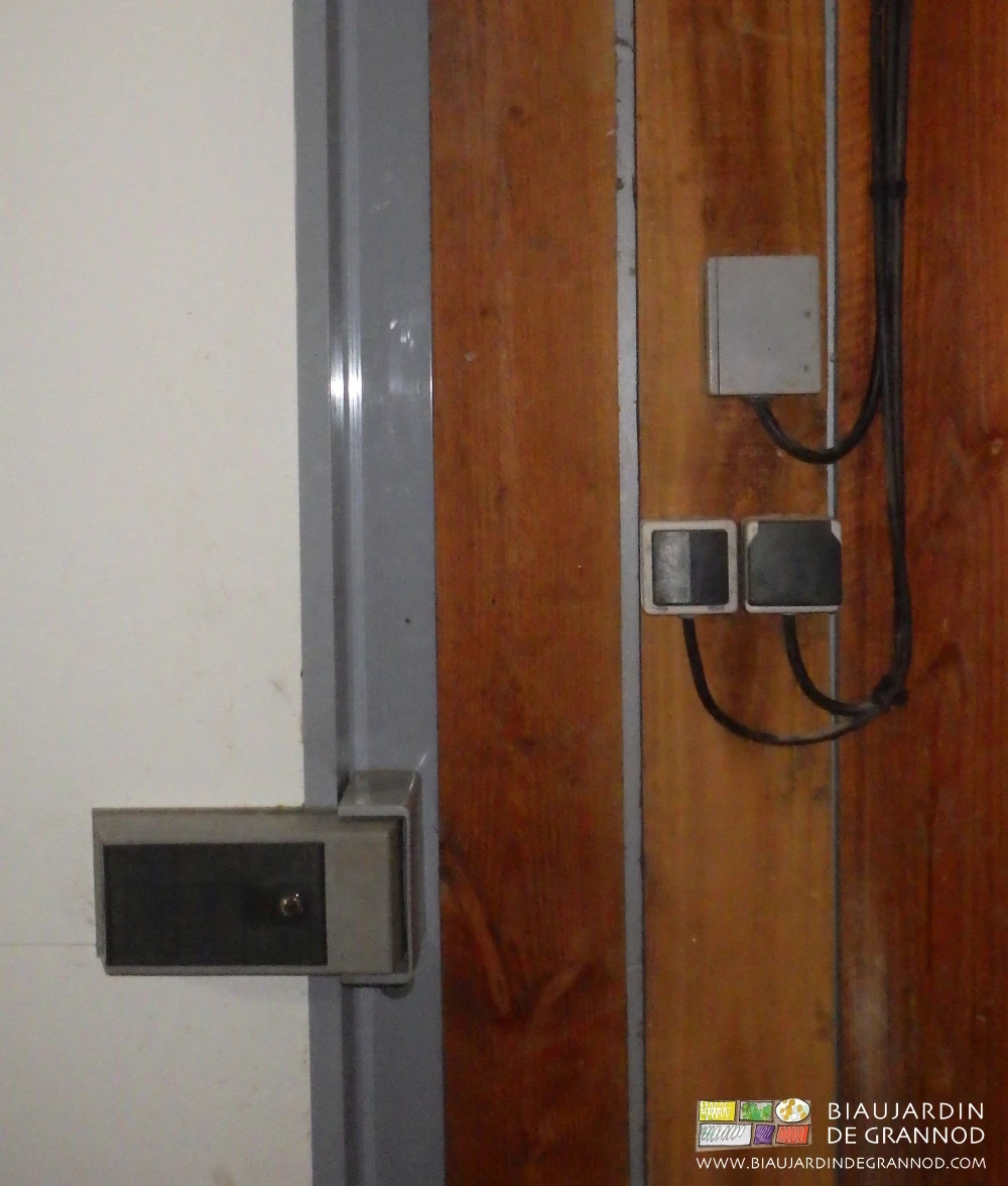 photo du bardage douglas et de l'installation électrique