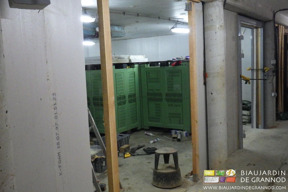 photo des poteaux bois de support des cloisons isolantes