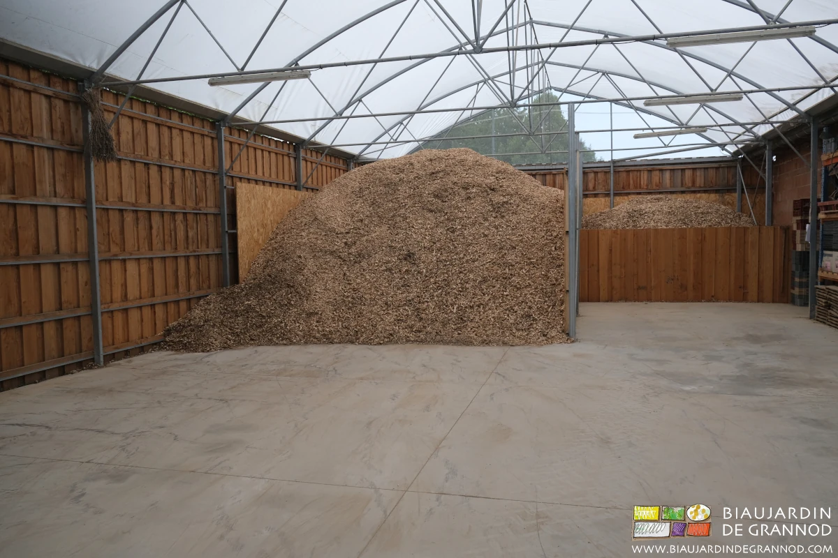 photo du bâtiment nettoyé balayé prêt à servir à nouveau au maraîchage