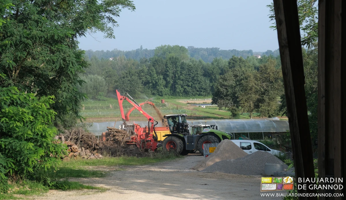 photo du déchiquetage et du assez peu de poussière générée