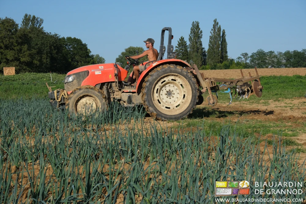 photo de manœuvre du tracteur en bout de planche