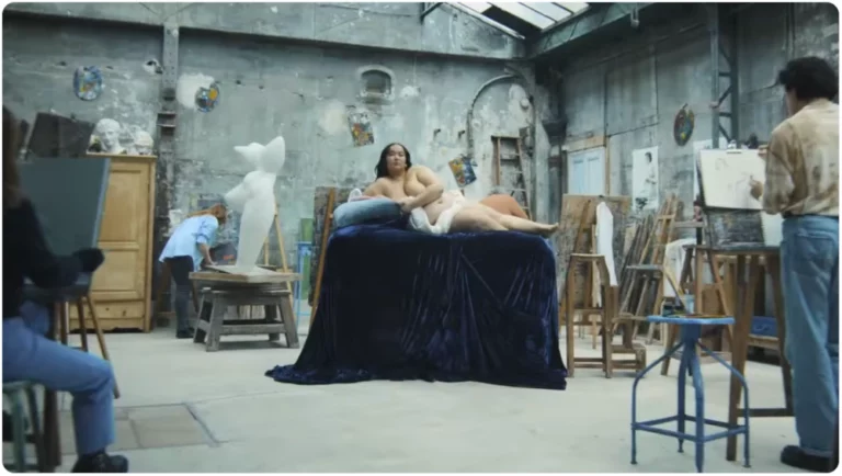 copie écran pub interfel vue générale d'un atelier d'artiste une modèle ronde pose