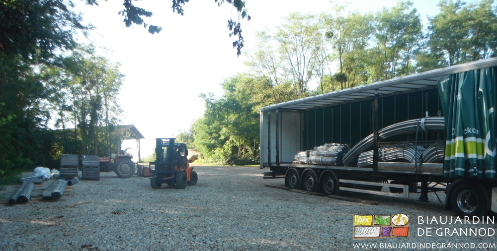 photo du chantier de déhargement des pièces des tunnels