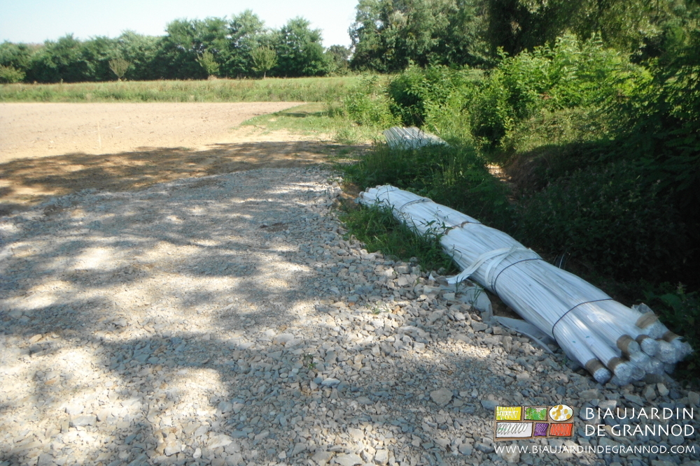 photo de divers éléments rangés près du chantier