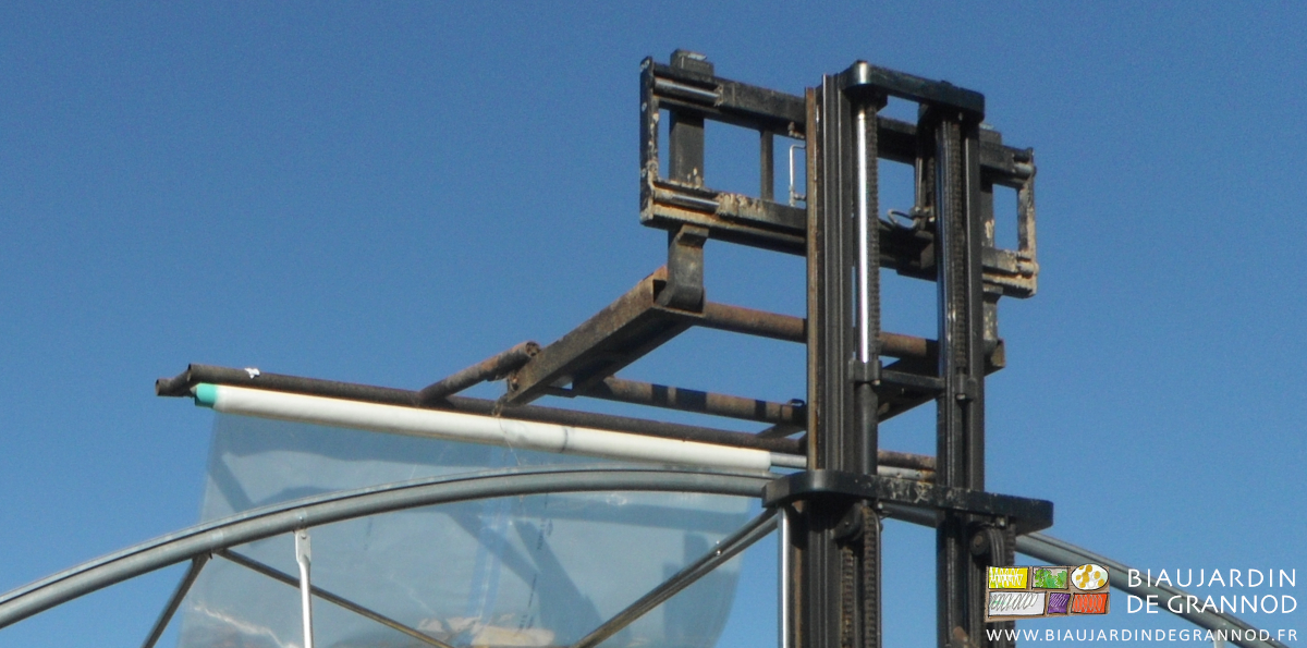 photo du système dérouleur porté par les fourches