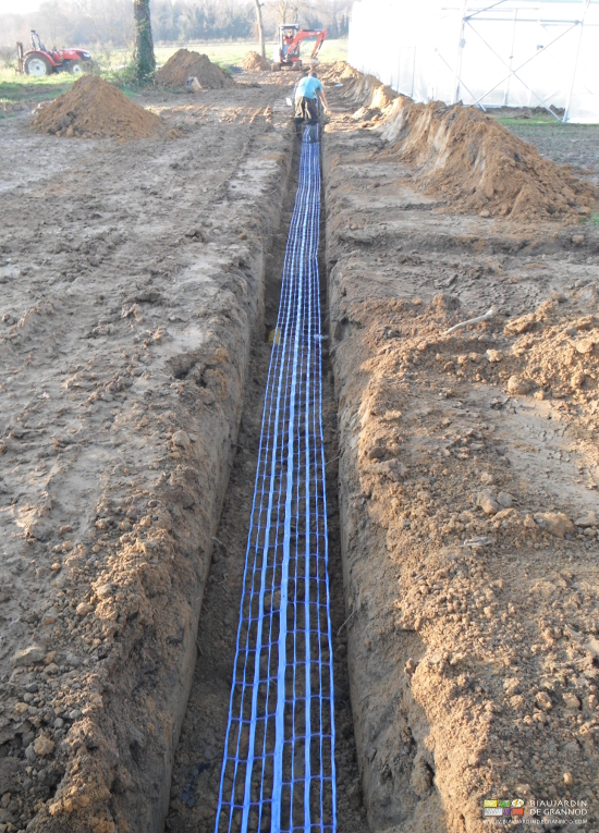 phooto du grillage d'alarme qui signalera la présence de conduite à l'avenir