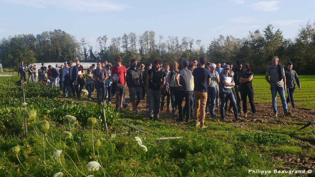 photo de Matthieu détaillant au groupe la rotation