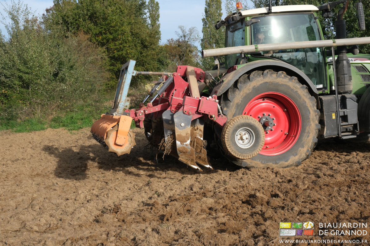 photo de l'outil à dents pour la fissuration de la terre