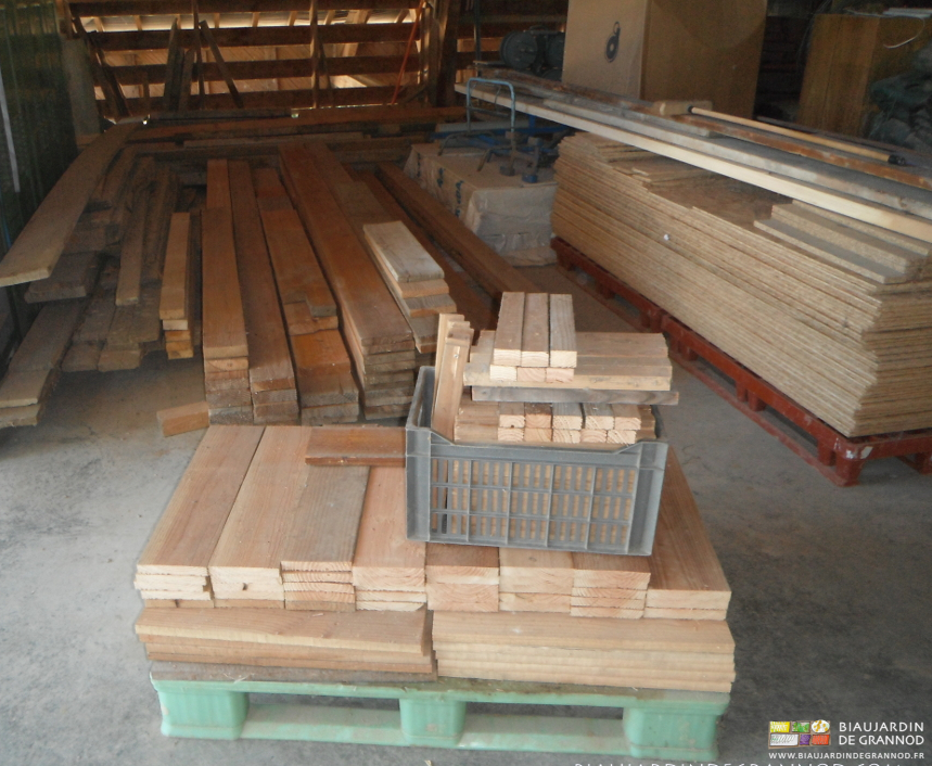 photo des planches et tasseaux coupés à la longueur