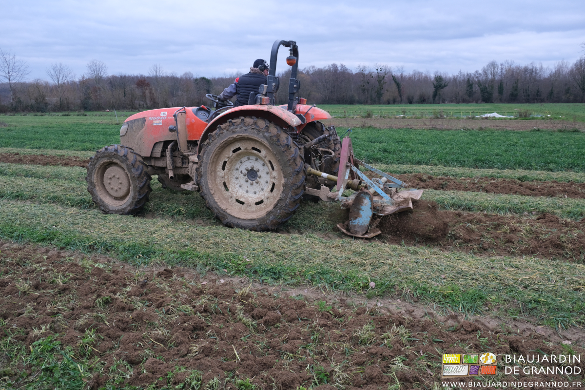 photo d'ensemble du passage du rotovator en surface