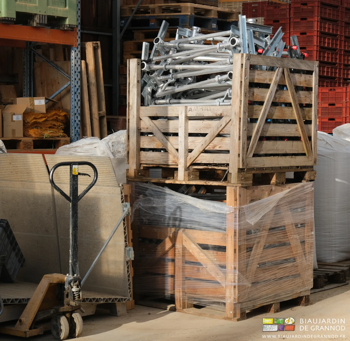 photo des asperseurs et leurs départ rangés dans des pallox