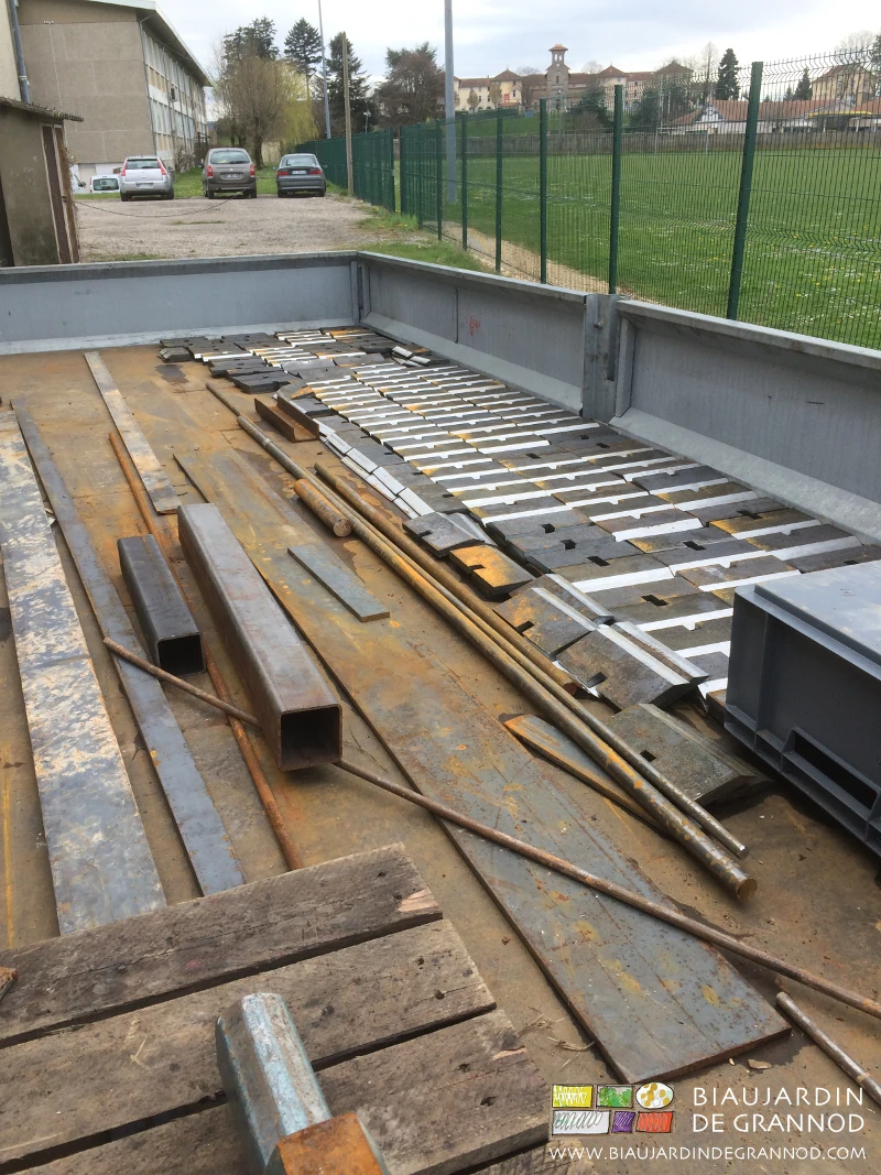 photo du stock de pièces à assembler