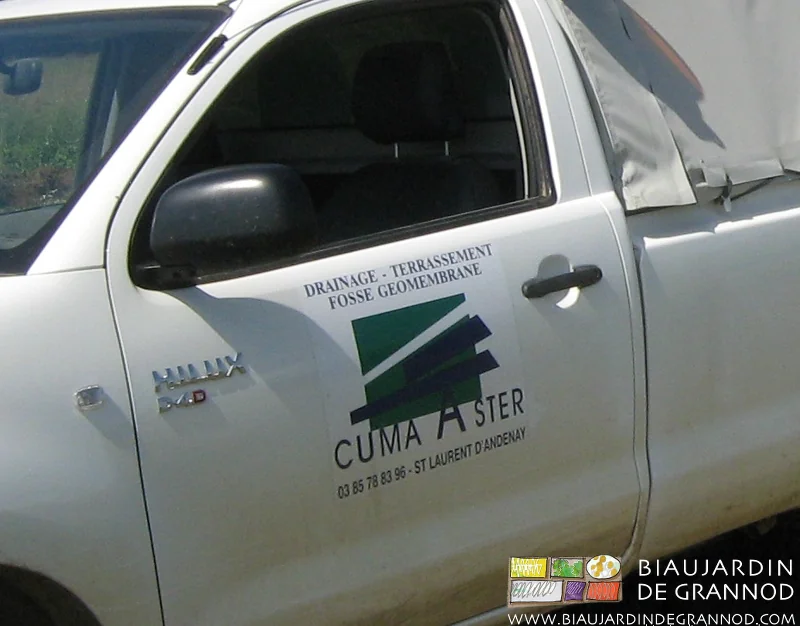 photo du logo de la CUMA aster sur son véhicule utilitaire