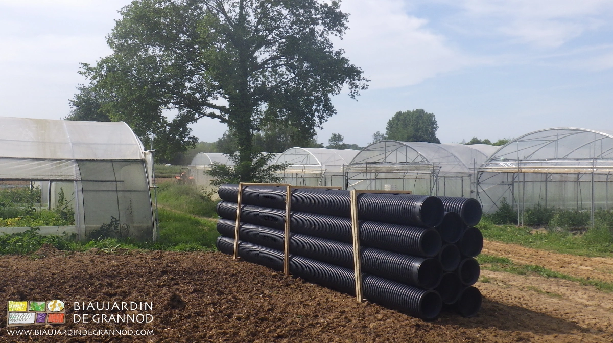 photo du stock de buses en attente sur palette