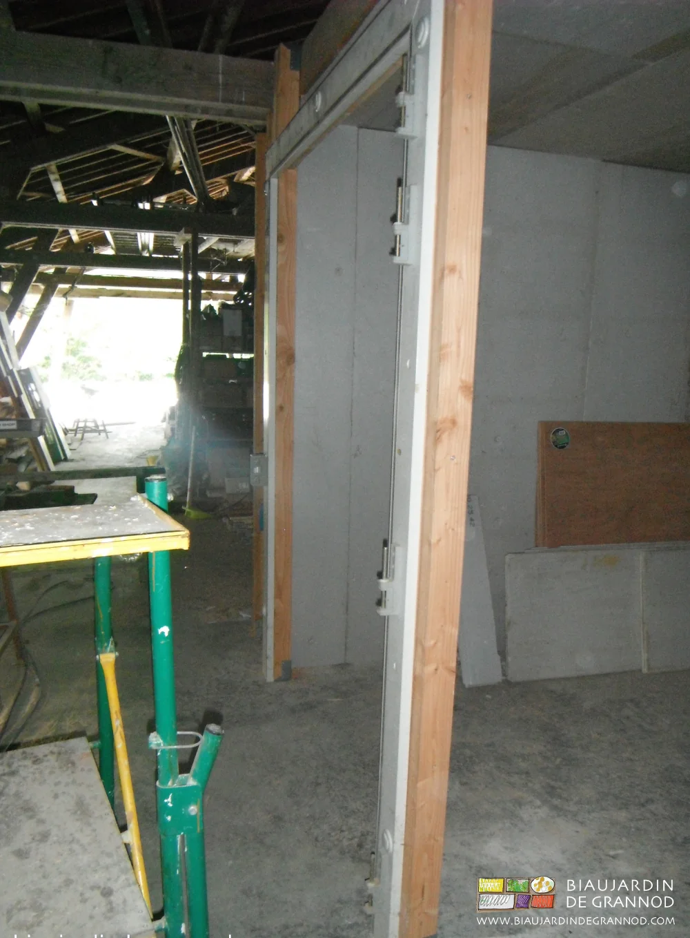 photo de l'ossature bois du local en construction