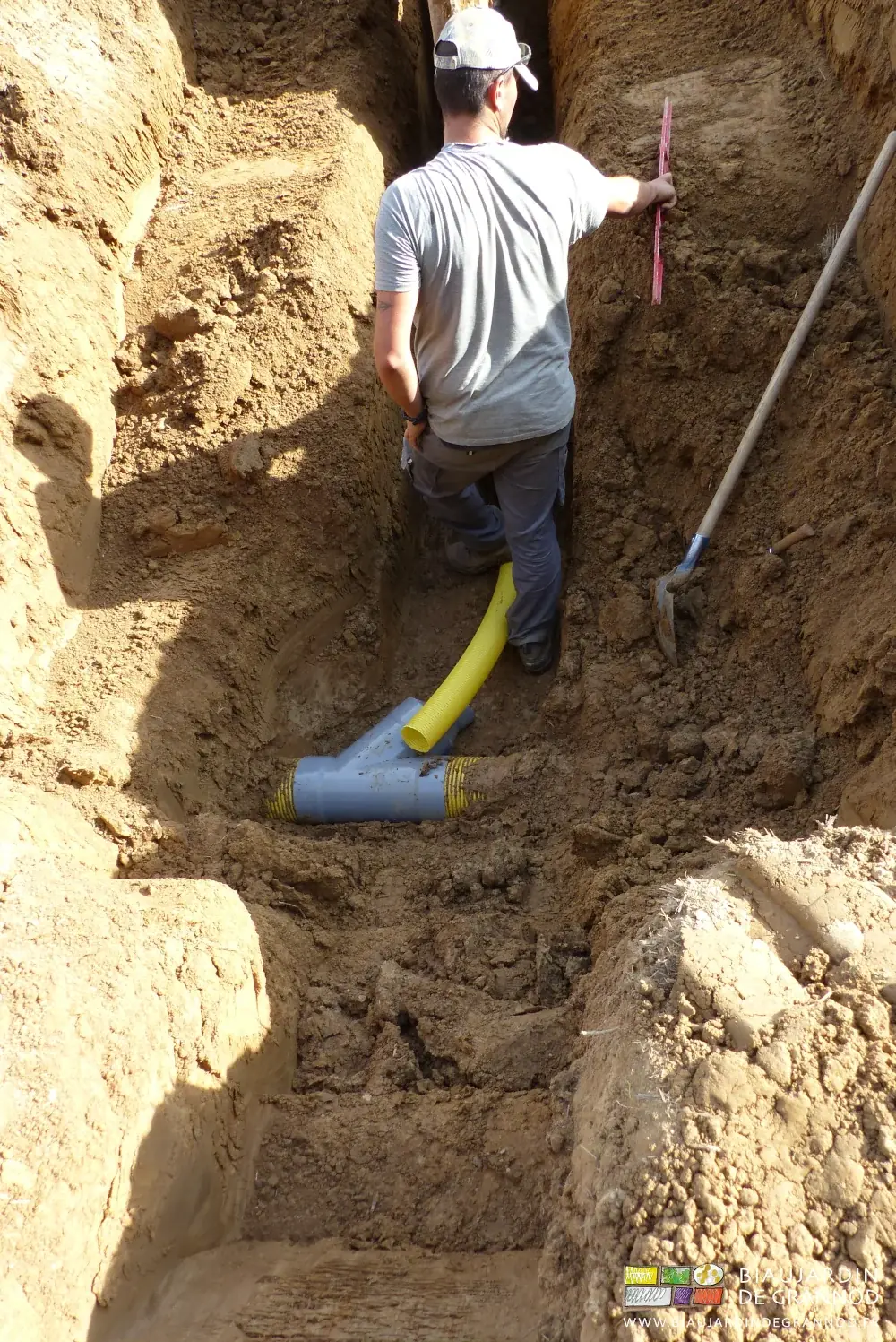 photo du raccord d'un des collecteurs à l'évacuation vers le bassin 