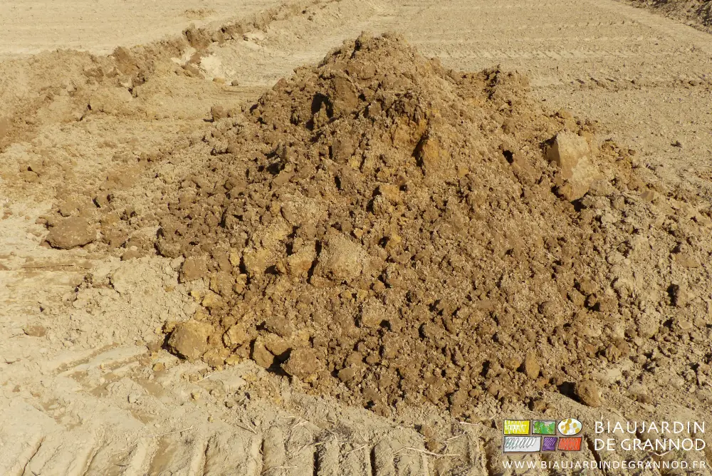 photo de terre brume et plutôt grumeleuse