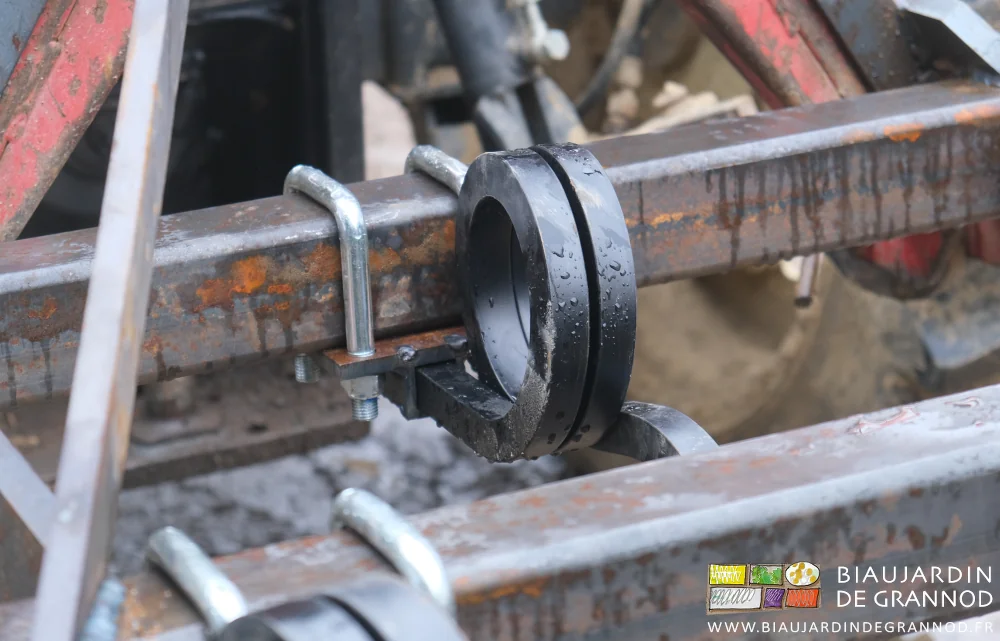 photo du coulisseau soudé sous la plaque percée