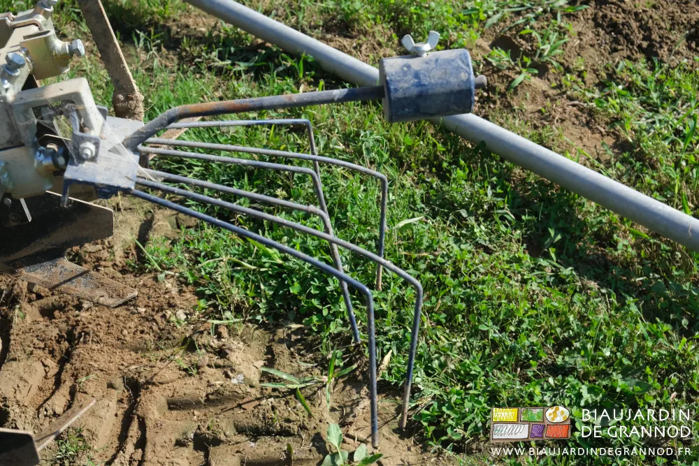 photo de la petite herse de la Duo avec son contrepoids