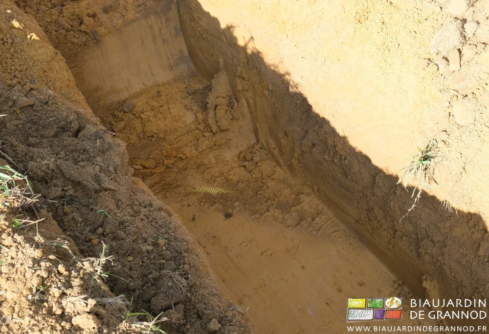 photo du collecteur en fond de trou découvert par le pelleteur