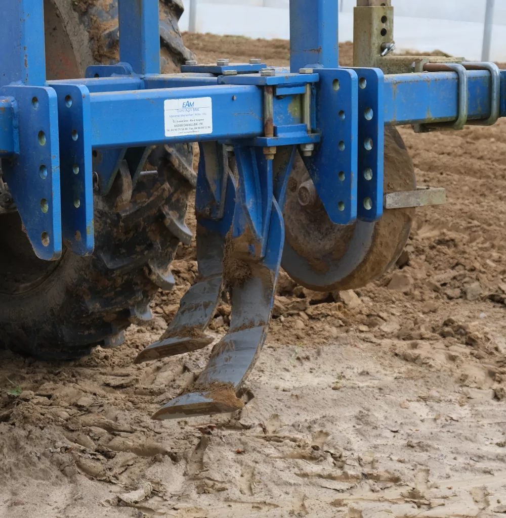 photo proche des dents courbes du décompacteur Michel