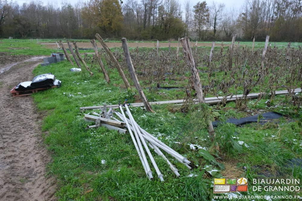 photo des toiles d'allées regroupées au bout du carré
