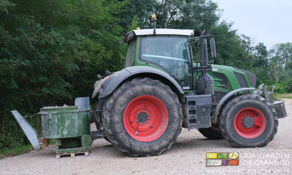 photo du tracteur Fendt de Romi équipé de sa bétonnière
