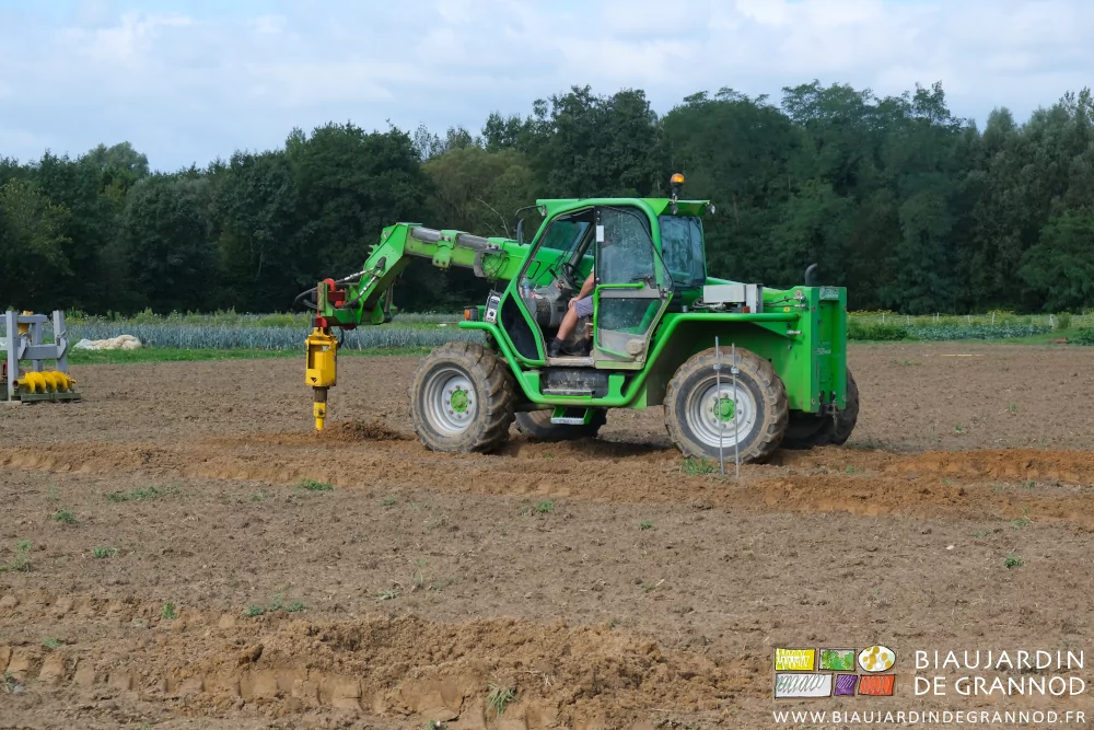 photo du merlo, l'engin roulant qui entraîne la rotation de la tarière