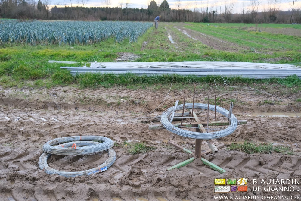 photo d'un rouleau de fil qu'on dévide posé sur le dérouleur avant de couper et recommencer 