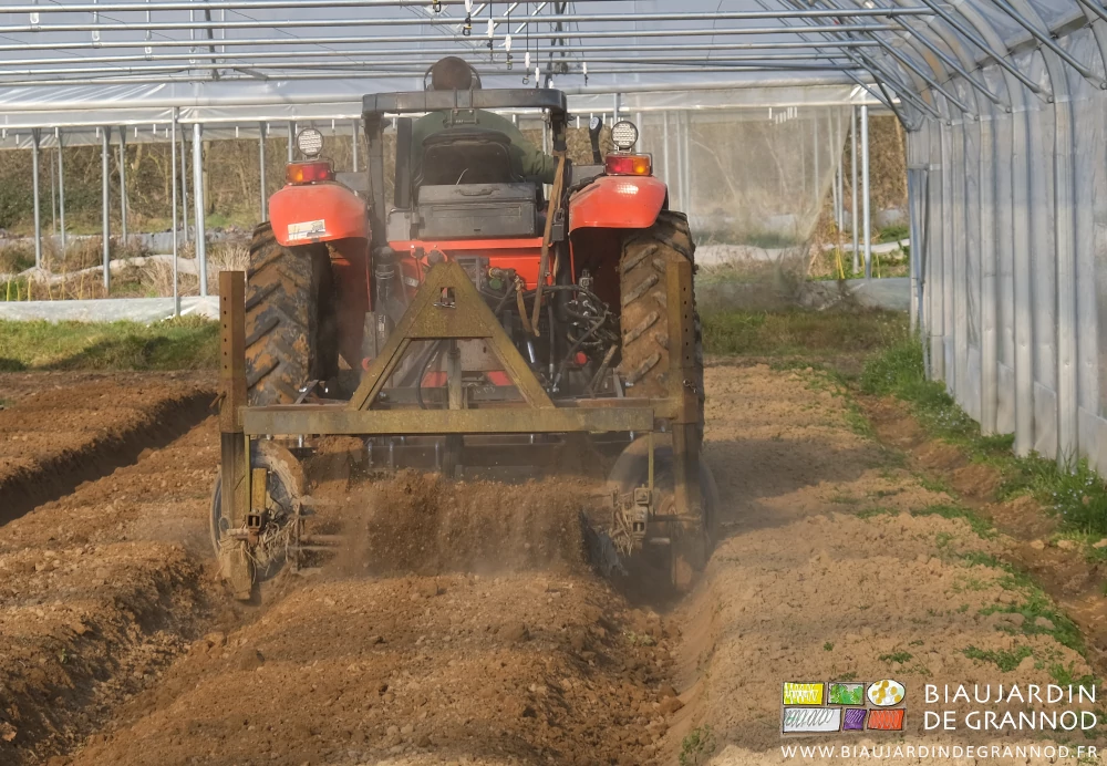 photo par l'arrière du travail superficiel réalisé par le bogie double rouleaux