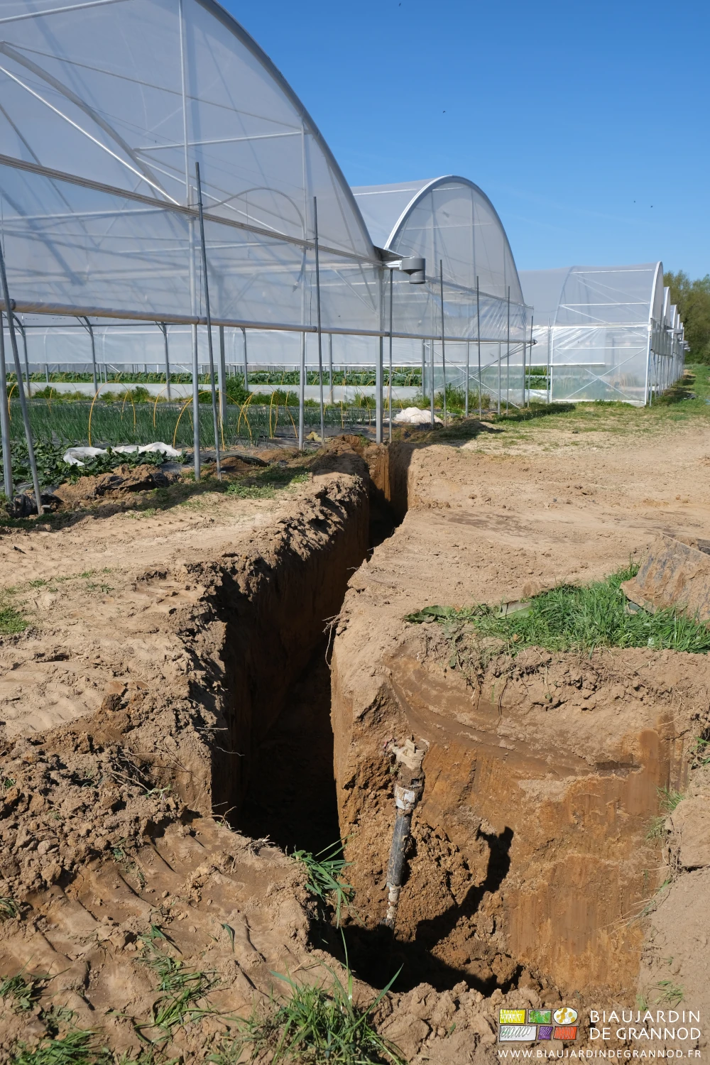 photo d'une tranchée de raccordement depuis une prise existante