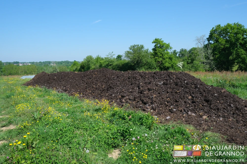 photo du tas de fumier qui va composter une vingtaine de jours
