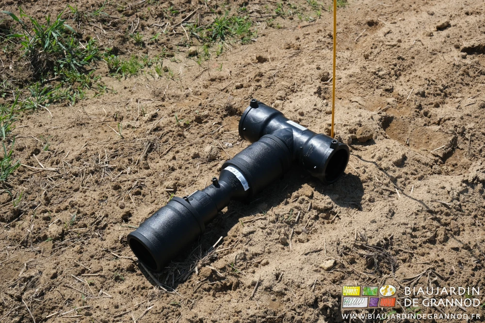 photo proche d'un té en polyéthylène soudable