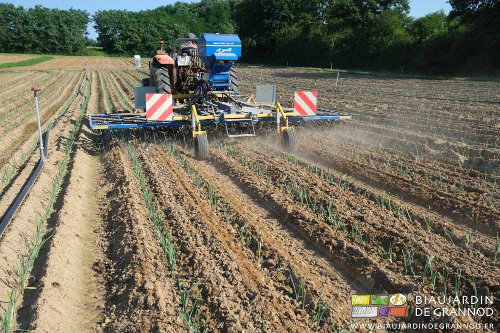 photo d'ensemble de l'outil au travail déployé sur 3 planches