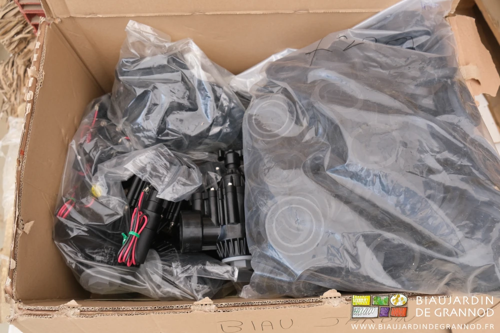 photo des vannes programmables, joints d'étanchéité et autres pièces