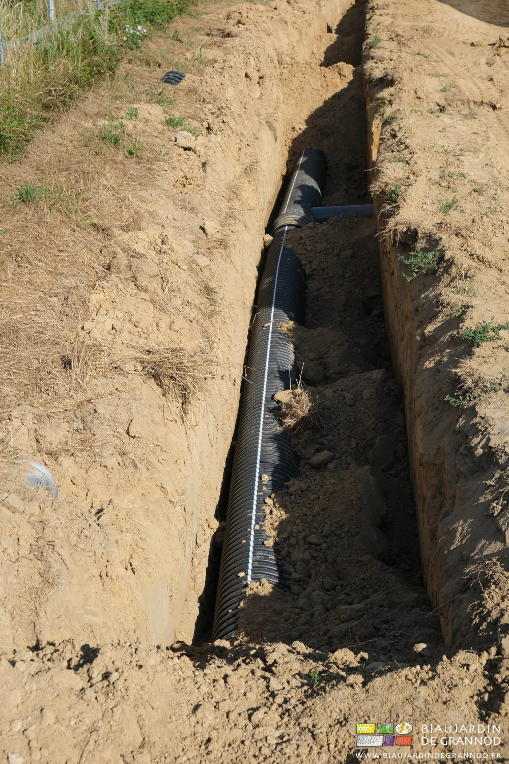 photo générale de la ramasse en tranchée juste avant apport de gravier drainant