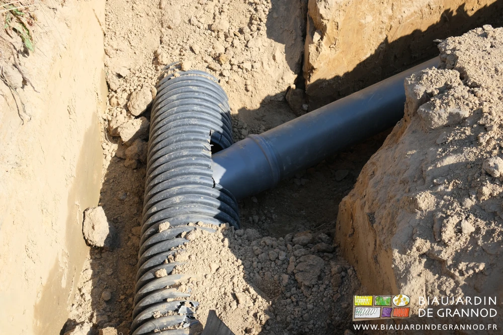 photo du tube rigide introduite sur le coté de la ramasse générale en tube annelé