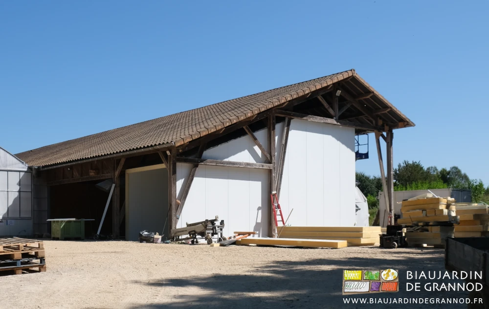 photo de l'achèvement en cours de la pose des parois isolantes