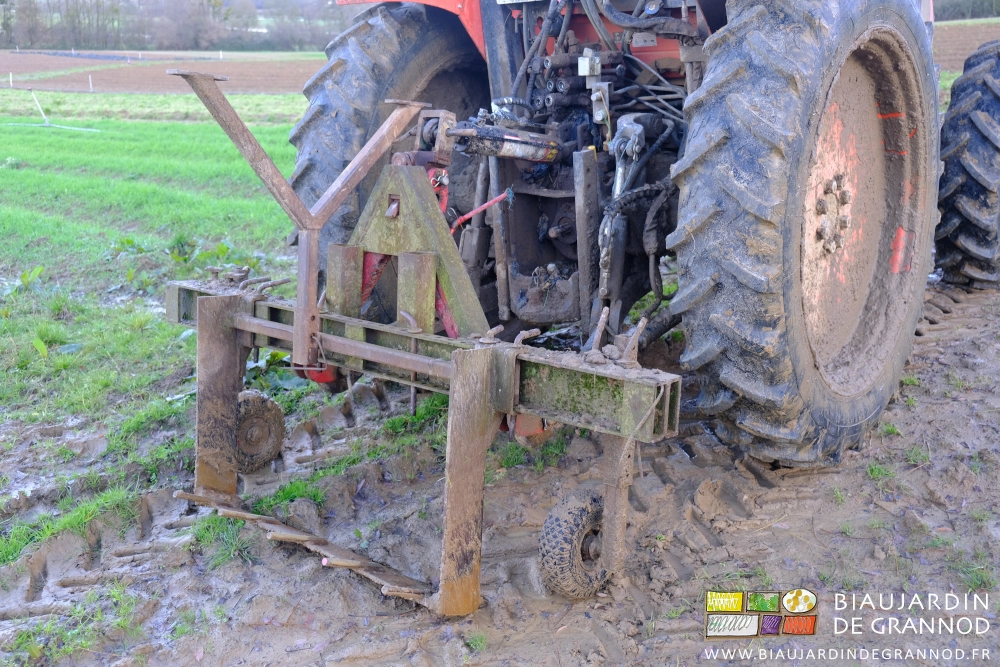 photo de la lame souleveuse montée sur la barre porte-outils auto-construite