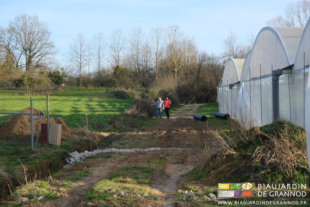 photo de Charlie et son salarié organisent les travaux de reprise