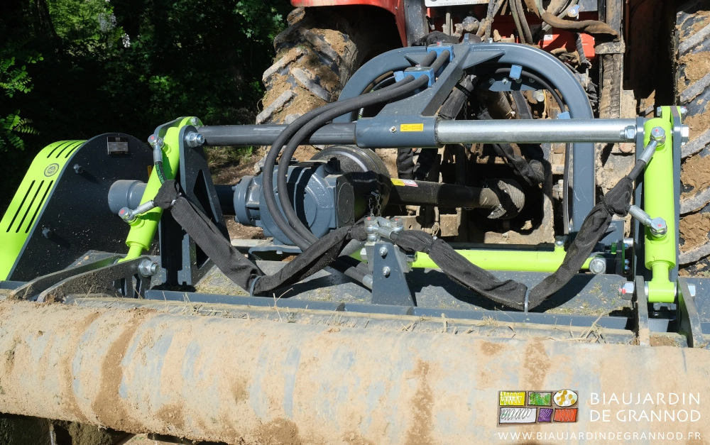 photo d'ensemble des flexibles et vérins de réglage du capot