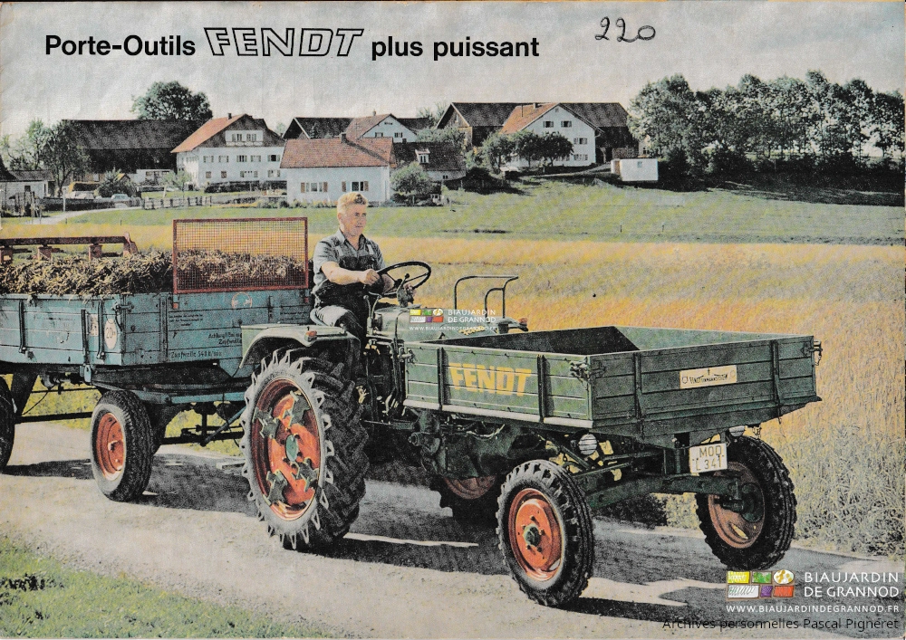 couverture de catalogue Fendt tracteur équipé de sa benne tirant une remorque